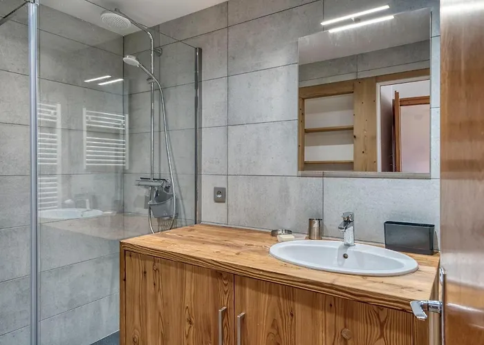 Rénové 2 Pièces, Proche Pistes, Balcon, Parking, Wifi - Fr-1-453-285 *