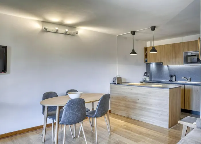 Appartement Rénové 2 Pièces, Proche Pistes, Balcon, Parking, Wifi - Fr-1-453-285 *